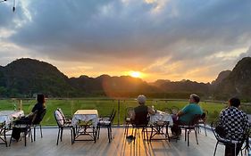 Liberty Hall Tam Coc Hotel & Villa